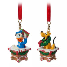 Cargar imagen en el visor de la galería, Mickey Mouse and Friends Train Ornament Set