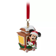 Cargar imagen en el visor de la galería, Mickey Mouse and Friends Train Ornament Set