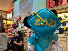 Cargar imagen en el visor de la galería, Disney Graduation Plush - Class Of 2021 Mickey Mouse