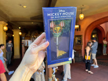 Cargar imagen en el visor de la galería, Mickey Mouse: The Main Attraction Jungle Cruise Key
