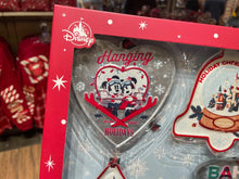 Cargar imagen en el visor de la galería, Disney Ornament Set - Holiday - Walt&#39;s Holiday Lodge - Metal
