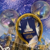Cargar imagen en el visor de la galería, Disney Parks 2022 50th Anniversary Mickey Mouse Balloon Light-Up Ear Headband
